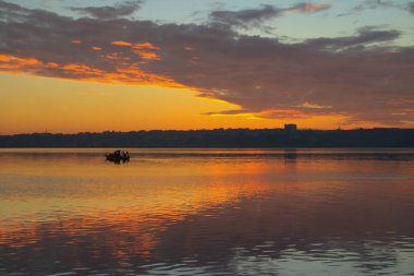 Kckcekmece, İstanbul 'un batısında yer alan bir ilçedir..
