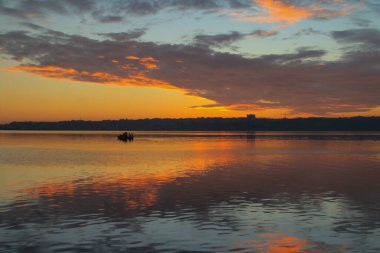Kckcekmece, İstanbul 'un batısında yer alan bir ilçedir..