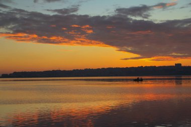 Kckcekmece, İstanbul 'un batısında yer alan bir ilçedir..