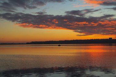 Kckcekmece, İstanbul 'un batısında yer alan bir ilçedir..