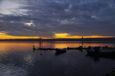 Kckcekmece, İstanbul 'un batısında yer alan bir ilçedir..