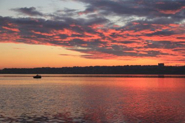 Kckcekmece, İstanbul 'un batısında yer alan bir ilçedir..