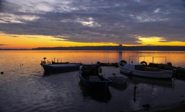 Kckcekmece, İstanbul 'un batısında yer alan bir ilçedir..