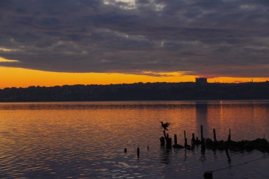 Kckcekmece, İstanbul 'un batısında yer alan bir ilçedir..