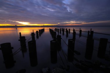 Kckcekmece, İstanbul 'un batısında yer alan bir ilçedir..