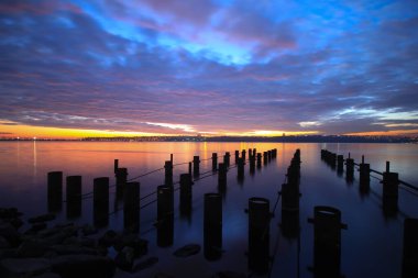 Kckcekmece, İstanbul 'un batısında yer alan bir ilçedir..