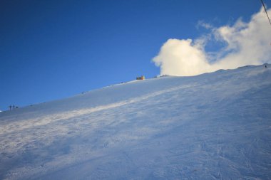 Bursa 'nın Uludağ kenti, 2543 metre yükseklikteki dağlarla ve Türkiye' nin en büyük kış sporları merkezinin doğasıyla iç içe..