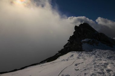 Bursa 'nın Uludağ kenti, 2543 metre yükseklikteki dağlarla ve Türkiye' nin en büyük kış sporları merkezinin doğasıyla iç içe..