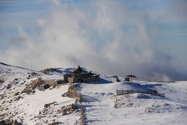Bursa 'nın Uludağ kenti, 2543 metre yükseklikteki dağlarla ve Türkiye' nin en büyük kış sporları merkezinin doğasıyla iç içe..