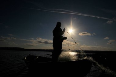 Balıkçılık ağı ve ağ tamircisi, kıyı şeridi ve işçiliği