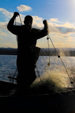 Balıkçılık ağı ve ağ tamircisi, kıyı şeridi ve işçiliği