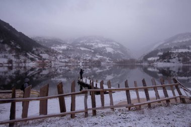 ubuk Gölü, eşsiz atmosferi ve ilham verici manzarasıyla Bolu 'nun etkileyici seyahat yolları arasında yer alır..