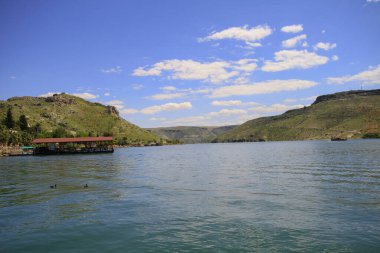 Halfeti, Sanliurfa ilinin bir ilçesidir. Şanlıurfa 'nın batısında yer almaktadır..