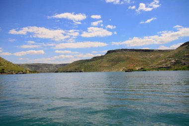 Halfeti, Sanliurfa ilinin bir ilçesidir. Şanlıurfa 'nın batısında yer almaktadır..