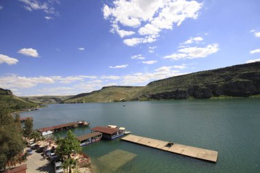 Halfeti, Sanliurfa ilinin bir ilçesidir. Şanlıurfa 'nın batısında yer almaktadır..
