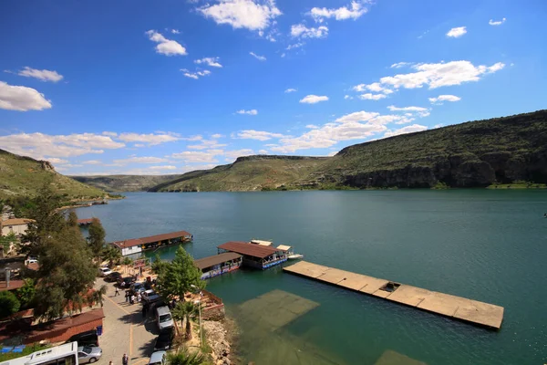 Halfeti, Sanliurfa ilinin bir ilçesidir. Şanlıurfa 'nın batısında yer almaktadır..