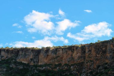 Halfeti, Sanliurfa ilinin bir ilçesidir. Şanlıurfa 'nın batısında yer almaktadır..