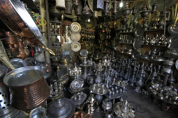 Bakrclar ars Gaziantep 'te tarihi bir pazardır. Çarşı adını orada satılan bakır parçalarından almış..