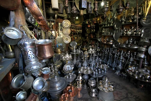 Bakrclar ars Gaziantep 'te tarihi bir pazardır. Çarşı adını orada satılan bakır parçalarından almış..