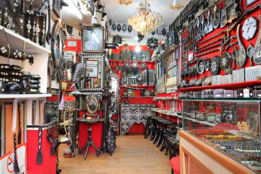 Bakrclar ars Gaziantep 'te tarihi bir pazardır. Çarşı adını orada satılan bakır parçalarından almış..