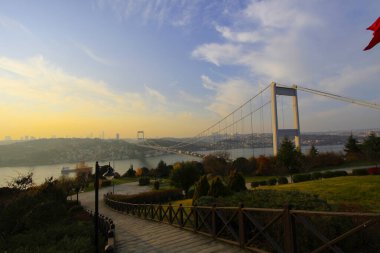 Fatih Sultan Mehmet Köprüsü, İstanbul 'un Kavack ve Hisarist ilçeleri arasında Asya ve Avrupa kıtalarını ikinci kez birleştiren asma köprü..