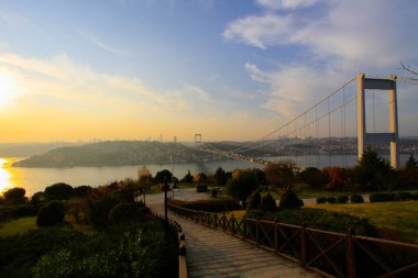 Fatih Sultan Mehmet Köprüsü, İstanbul 'un Kavack ve Hisarist ilçeleri arasında Asya ve Avrupa kıtalarını ikinci kez birleştiren asma köprü..