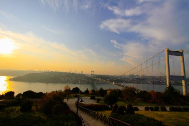 Fatih Sultan Mehmet Köprüsü, İstanbul 'un Kavack ve Hisarist ilçeleri arasında Asya ve Avrupa kıtalarını ikinci kez birleştiren asma köprü..