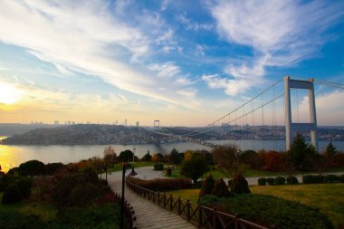 Fatih Sultan Mehmet Köprüsü, İstanbul 'un Kavack ve Hisarist ilçeleri arasında Asya ve Avrupa kıtalarını ikinci kez birleştiren asma köprü..