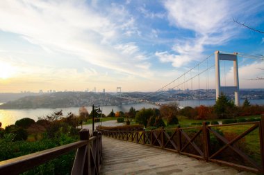 Fatih Sultan Mehmet Köprüsü, İstanbul 'un Kavack ve Hisarist ilçeleri arasında Asya ve Avrupa kıtalarını ikinci kez birleştiren asma köprü..