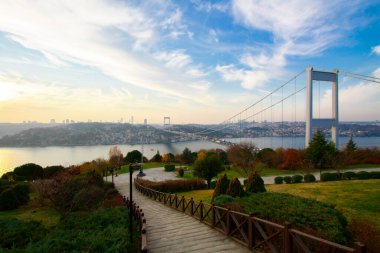 Fatih Sultan Mehmet Köprüsü, İstanbul 'un Kavack ve Hisarist ilçeleri arasında Asya ve Avrupa kıtalarını ikinci kez birleştiren asma köprü..