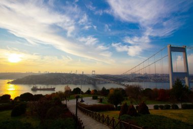 Fatih Sultan Mehmet Köprüsü, İstanbul 'un Kavack ve Hisarist ilçeleri arasında Asya ve Avrupa kıtalarını ikinci kez birleştiren asma köprü..