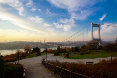 Fatih Sultan Mehmet Köprüsü, İstanbul 'un Kavack ve Hisarist ilçeleri arasında Asya ve Avrupa kıtalarını ikinci kez birleştiren asma köprü..