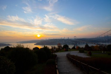 Fatih Sultan Mehmet Köprüsü, İstanbul 'un Kavack ve Hisarist ilçeleri arasında Asya ve Avrupa kıtalarını ikinci kez birleştiren asma köprü..