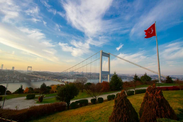 Fatih Sultan Mehmet Bridge Most Wiszący Pomiędzy Dzielnicami Kavack Hisarst — Zdjęcie stockowe