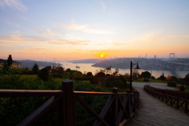 Fatih Sultan Mehmet Köprüsü, İstanbul 'un Kavack ve Hisarist ilçeleri arasında Asya ve Avrupa kıtalarını ikinci kez birleştiren asma köprü..