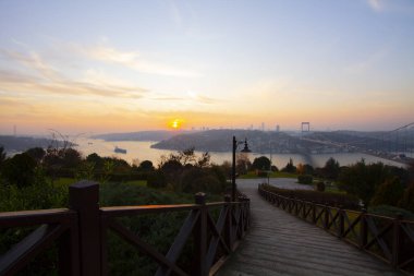 Fatih Sultan Mehmet Köprüsü, İstanbul 'un Kavack ve Hisarist ilçeleri arasında Asya ve Avrupa kıtalarını ikinci kez birleştiren asma köprü..