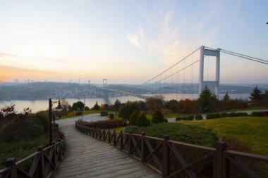 Fatih Sultan Mehmet Köprüsü, İstanbul 'un Kavack ve Hisarist ilçeleri arasında Asya ve Avrupa kıtalarını ikinci kez birleştiren asma köprü..