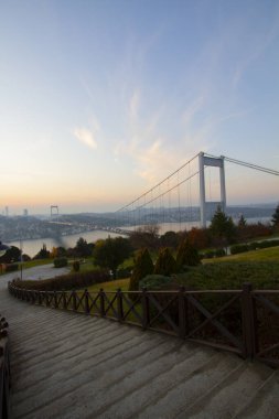 Fatih Sultan Mehmet Köprüsü, İstanbul 'un Kavack ve Hisarist ilçeleri arasında Asya ve Avrupa kıtalarını ikinci kez birleştiren asma köprü..