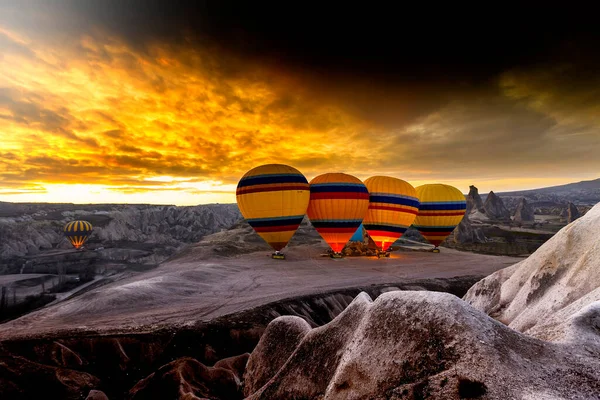 Capadocia Región Que Surgió Hace Millones Años Cuando Las Capas —  Fotos de Stock