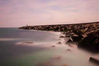 İstanbul 'un Arnavutky ilçesine bağlı Karaburun Limanı, İstanbul Boğazı' na 25-30 km uzaklıkta bulunan bir kıyı kentidir..