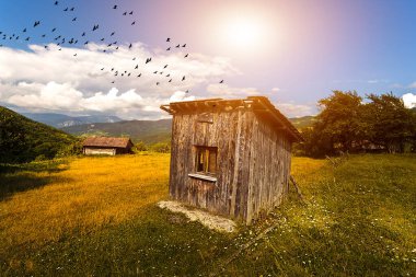 Valla Kanyonu, Muratba 'nın Pnarba ilçesine bağlı Kastamonu ilinin sınırları içinde yer alır. Kre Dağları Ulusal Parkı 'nda yer alan kanyon, 800 metre derinliğiyle dünyanın en derin ikinci kanyonudur..