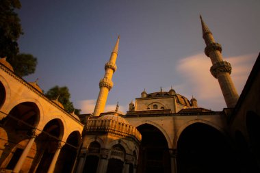 Haydarpaa Gar, İstanbul 'un Anadolu tarafının Kanky ilçesinde bulunan TCDD' nin eski ana tren istasyonu..