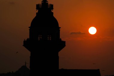 Bakire Kulesi Salacak açıklarında küçük bir adaya inşa edilmiş bir yapıdır. Boğaz 'daki Marmara Denizi yakınlarında. Efsanelerin ve çeşitli dedikoduların konusu..