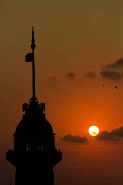 Девичья Башня Представляет Собой Сооружение Построенное Небольшом Островке Салачаке Недалеко — стоковое фото