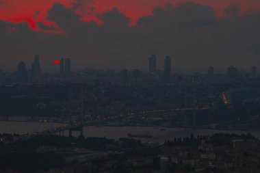 15 Temmuz Şehitler Köprüsü, eski adıyla Boğaz Köprüsü, yani Boğaz üzerine inşa edilen ilk köprü..