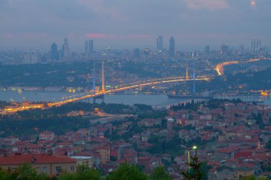 15 Temmuz Şehitler Köprüsü, eski adıyla Boğaz Köprüsü, yani Boğaz üzerine inşa edilen ilk köprü..