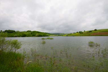 Dünyanın Türkiye 'deki en büyük ikinci krater gölü olan Nimrod Gölü' nün adı MÖ 2100 yılında Babilli hükümdar Nimrod 'dandı. Nemrut Gölü, Tatvan, Ahlat ve Groymak ilçeleri arasında, Van Havzası Gölü 'nün batısında yer alır..
