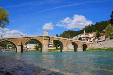 Konie (Boşnakça: Konjiç), Bosna-Hersek Federasyonu altında, Hersek-Neretva Kantonu 'nda yer alan bir şehir ve belediyedir..