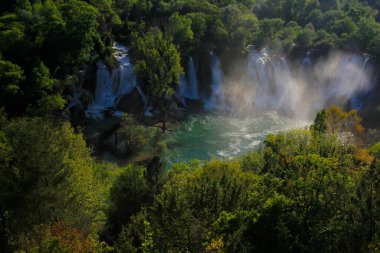 Kravice olarak da anılan Kravica şelaleleri, Bosna-Hersek 'in karst merkezinde Trebiat Nehri üzerinde yer alan büyük bir tuff şelalesi..