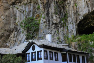 Blagaj Tekke, Bosna-Hersek 'in Mostar bölgesinde Buna Nehri' nin kaynağında yer alan Blagaj şehir merkezine yakın bir pansiyon..